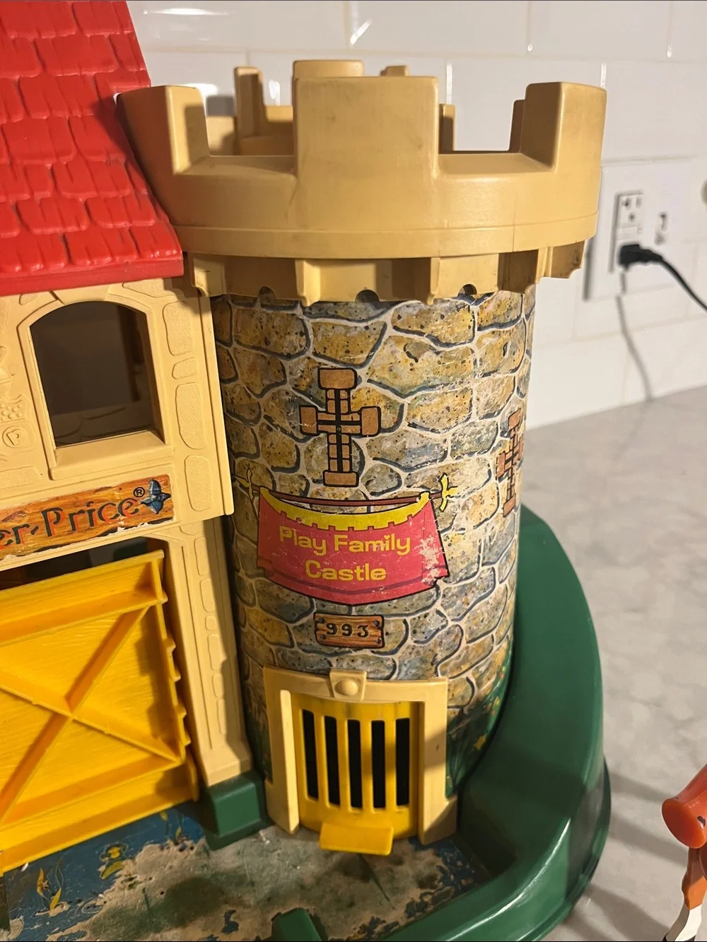 1974 Vintage Fisher Price Little People Play Family Castle #993